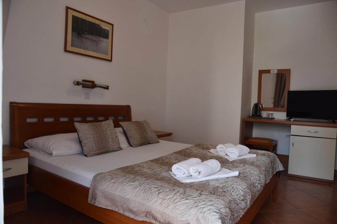 Guest House Zec บุดวา ภายนอก รูปภาพ