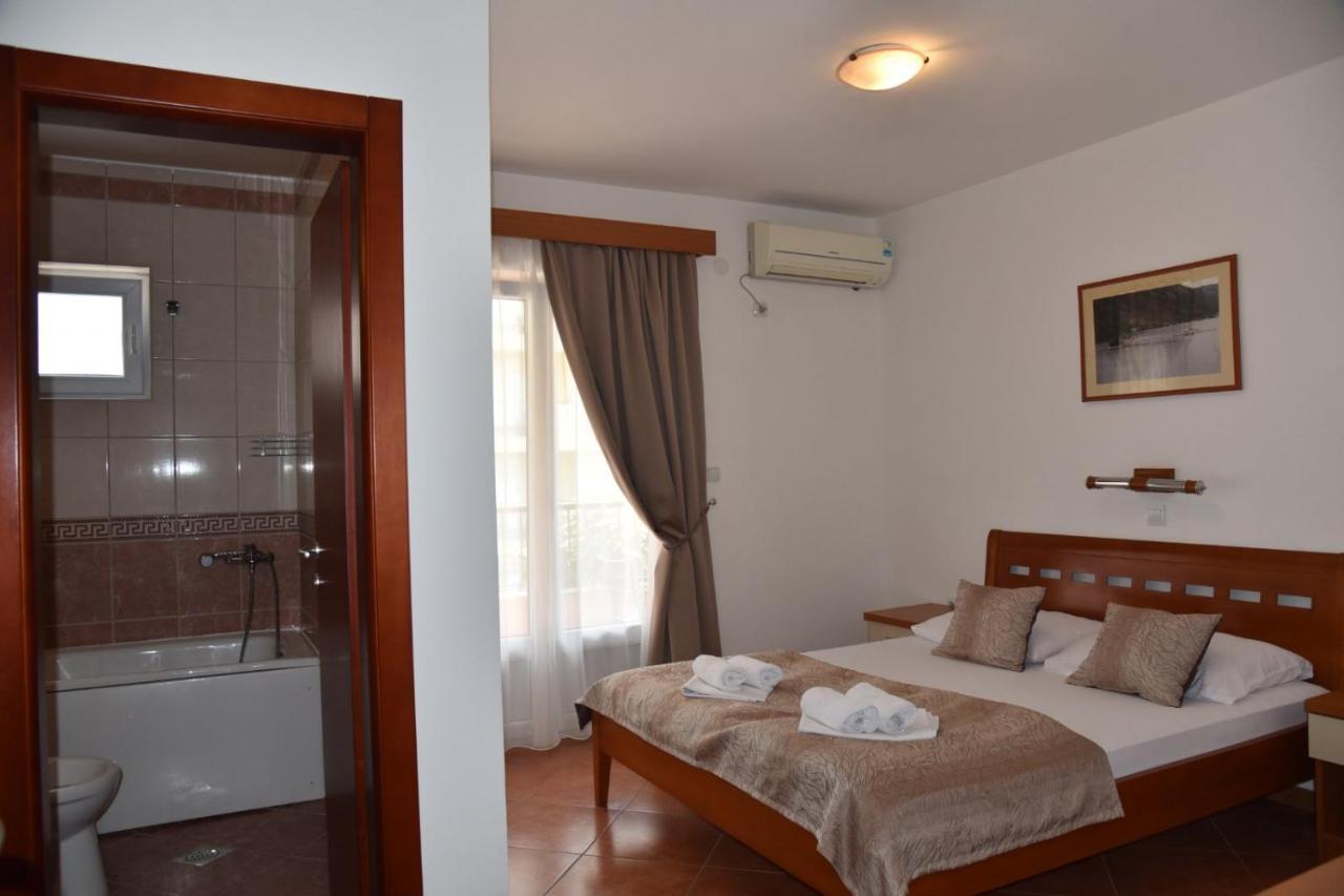 Guest House Zec บุดวา ภายนอก รูปภาพ