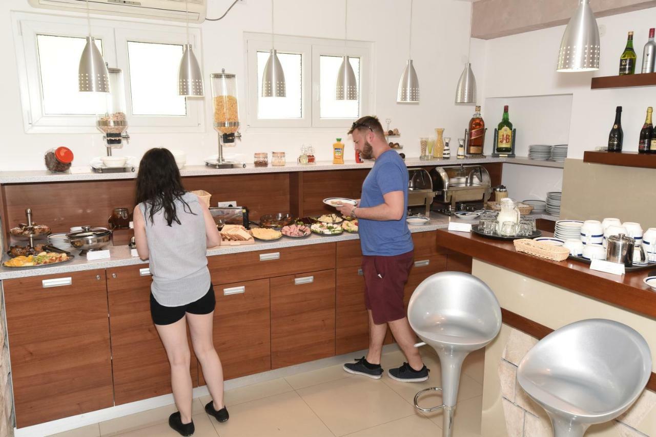 Guest House Zec บุดวา ภายนอก รูปภาพ