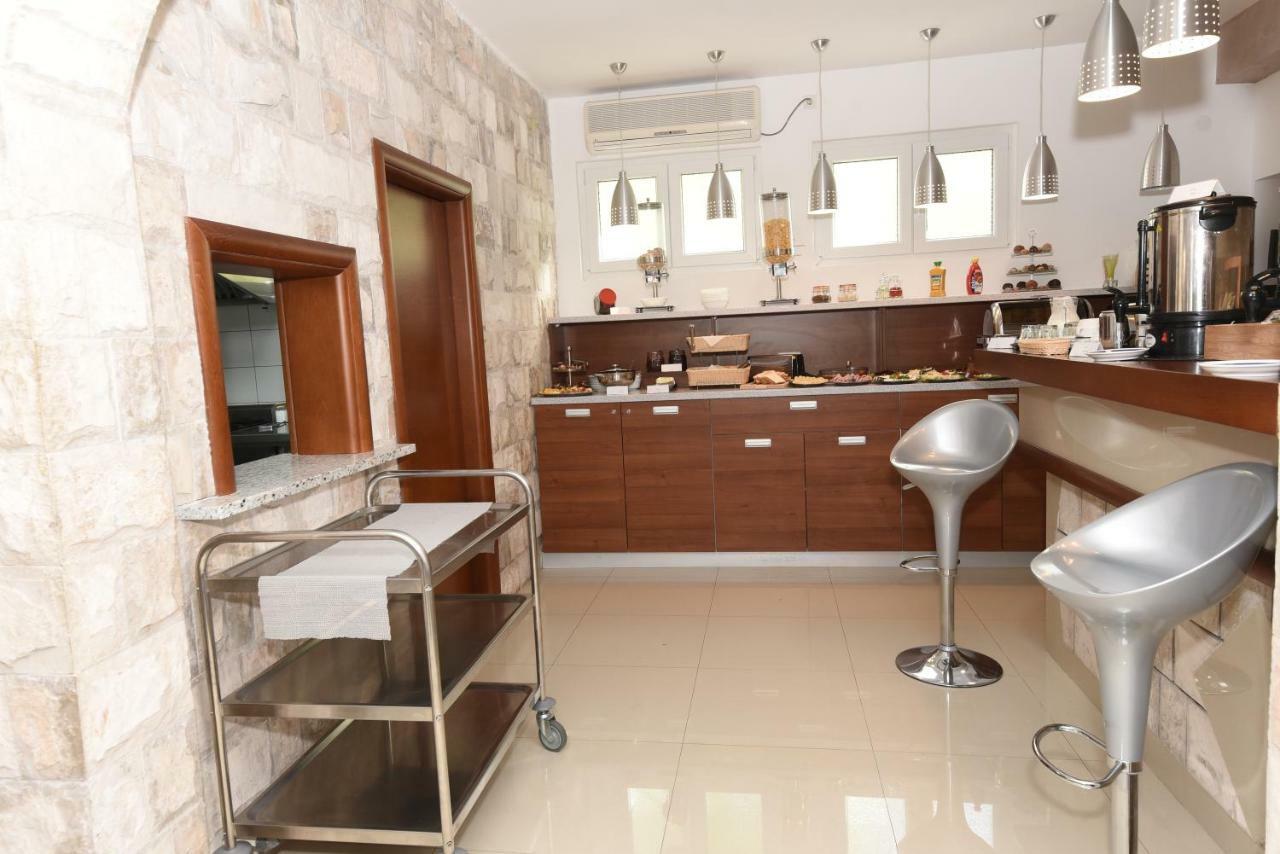 Guest House Zec บุดวา ภายนอก รูปภาพ