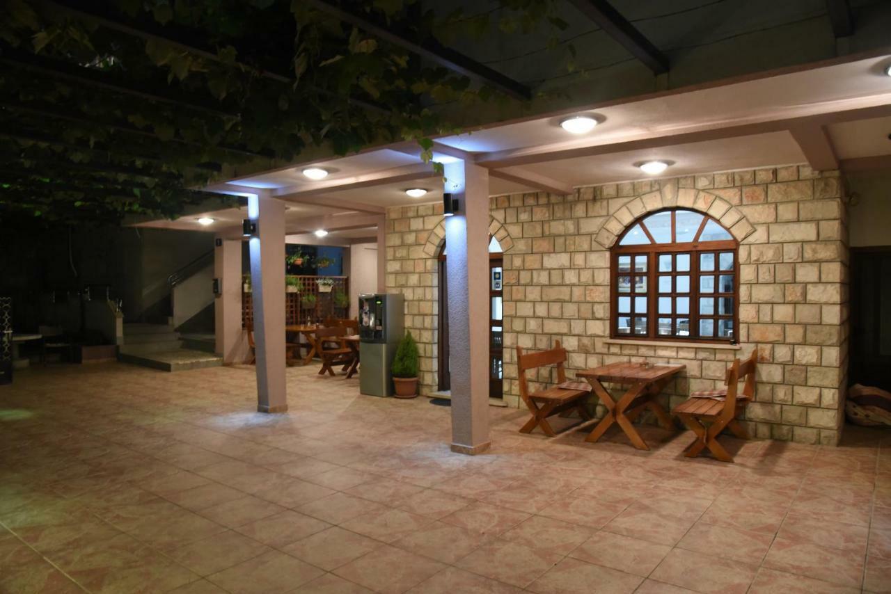Guest House Zec บุดวา ภายนอก รูปภาพ