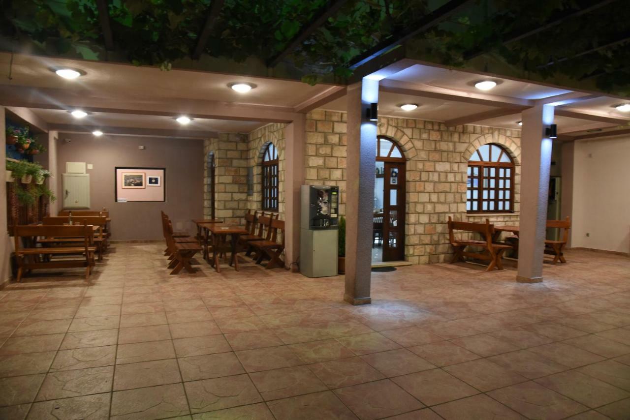 Guest House Zec บุดวา ภายนอก รูปภาพ