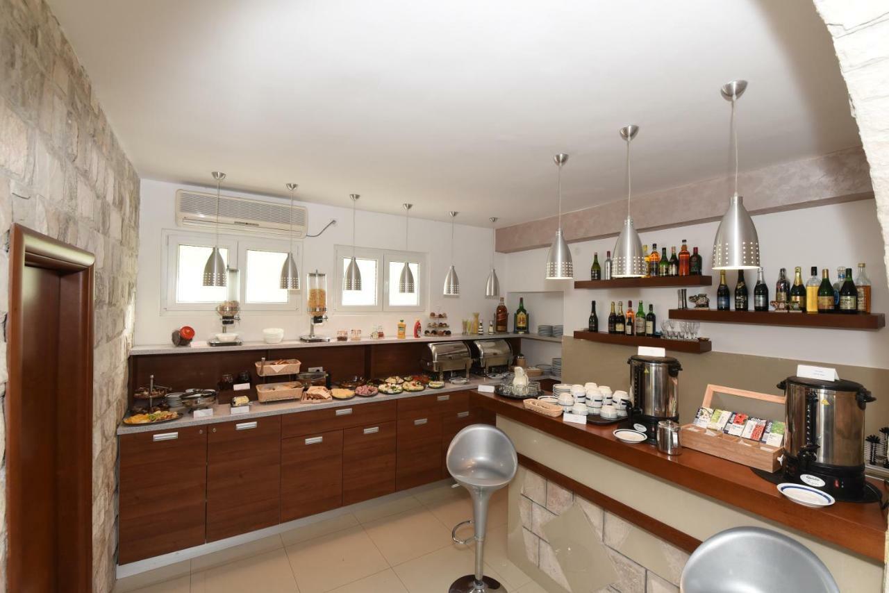 Guest House Zec บุดวา ภายนอก รูปภาพ