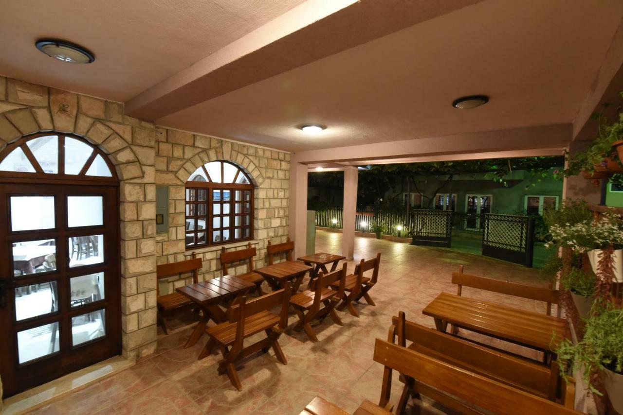Guest House Zec บุดวา ภายนอก รูปภาพ