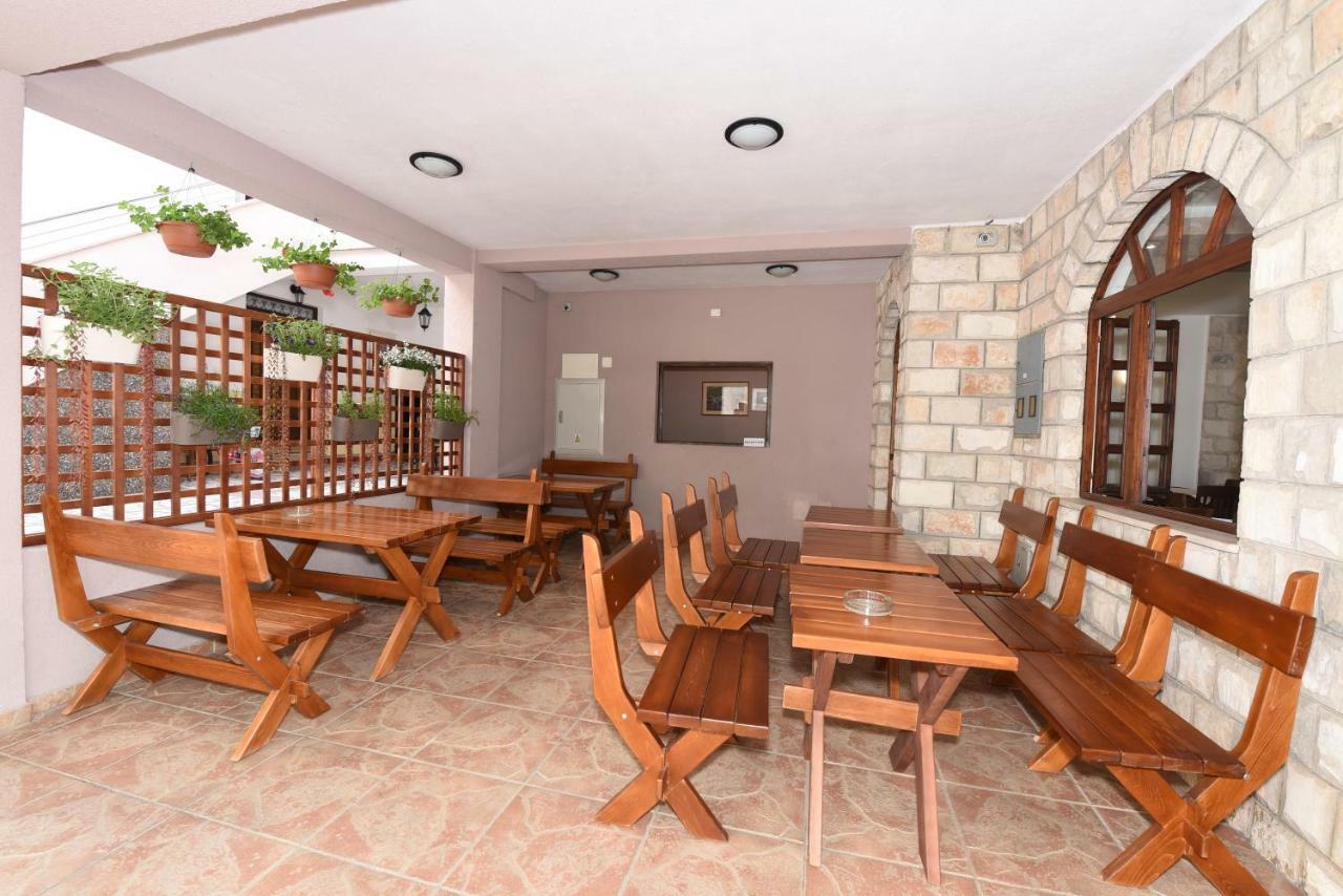 Guest House Zec บุดวา ภายนอก รูปภาพ