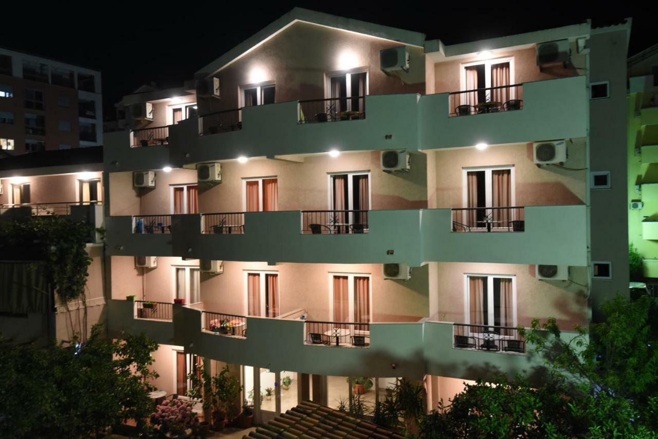 Guest House Zec บุดวา ภายนอก รูปภาพ
